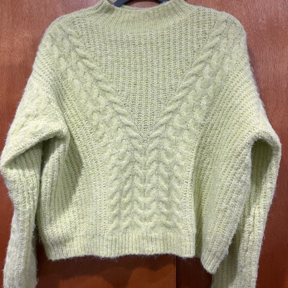 NWT Universal Thread Green Neck Sweater with Cable Knit